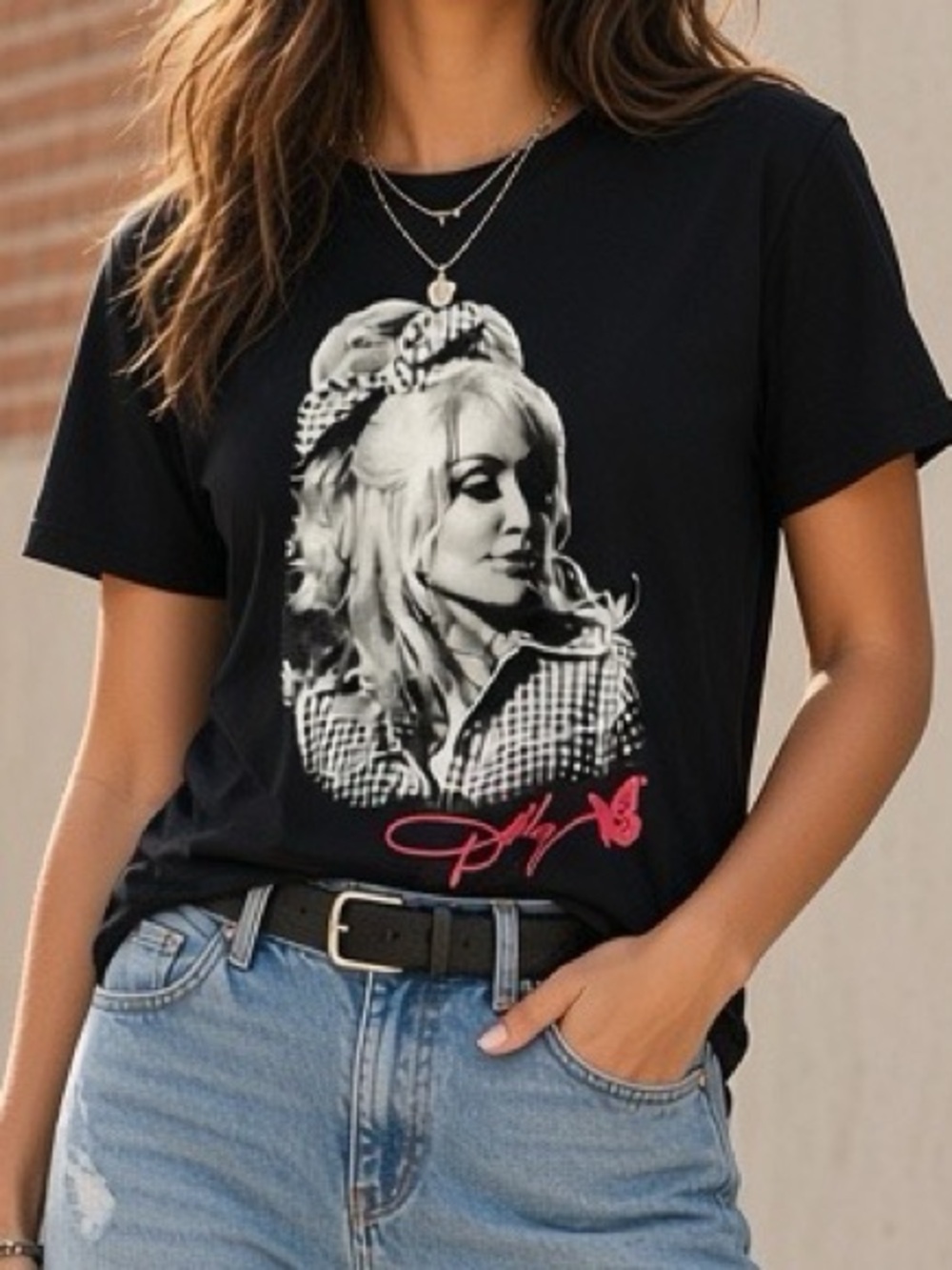 NEW  Official Dolly Parton graphic tee by Mad Engine, Ladies size Large